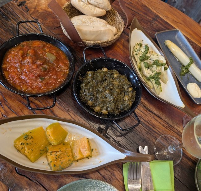 El librero tapas y quesos (1/3)